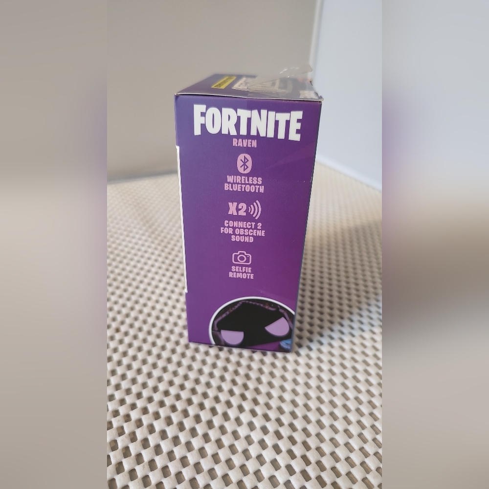 Fortnite Raven Bitty Boomers Wireless Bluetooth Speaker NWT - Picture 4 of 5